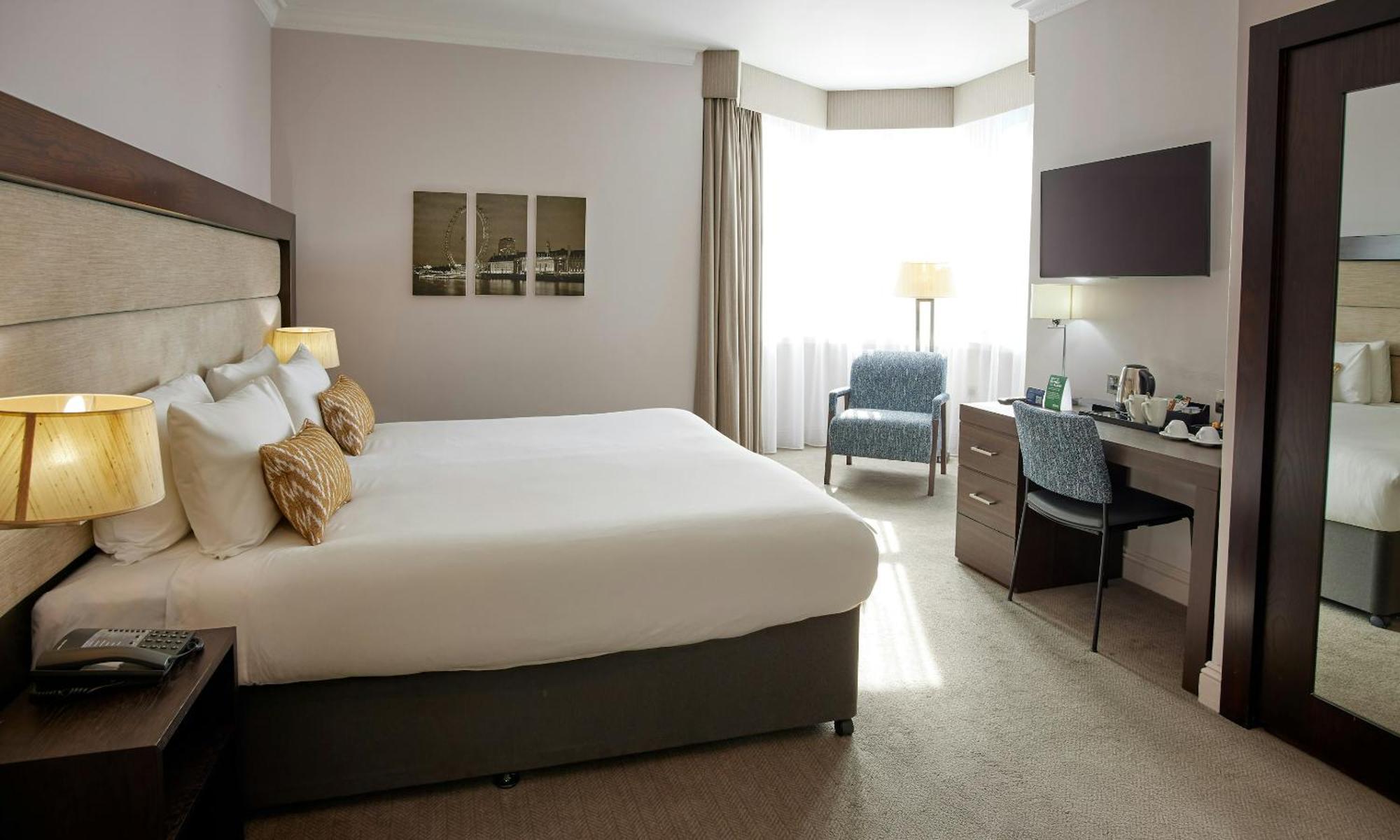 Rom Executive med king-size-seng